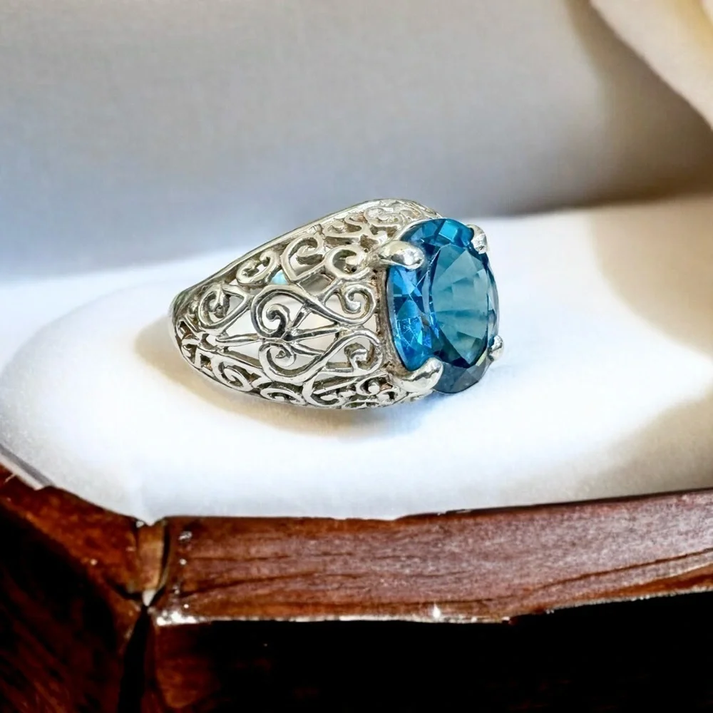 Estate London Blue Topaz Sterling Silver Ring (8.75)